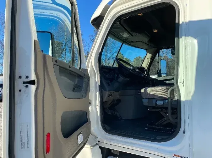 2019 Freightliner X12564ST