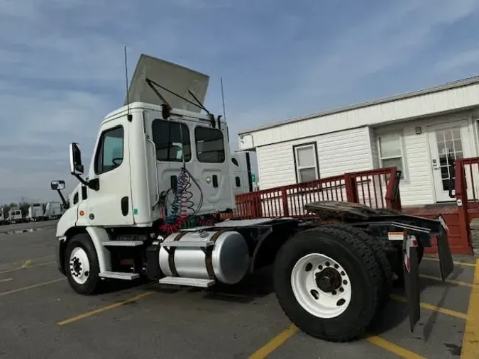 2017 FREIGHTLINER/MERCEDES CASCADIA 113