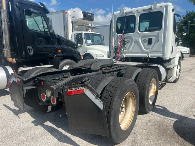 2016 FREIGHTLINER/MERCEDES CASCADIA 125