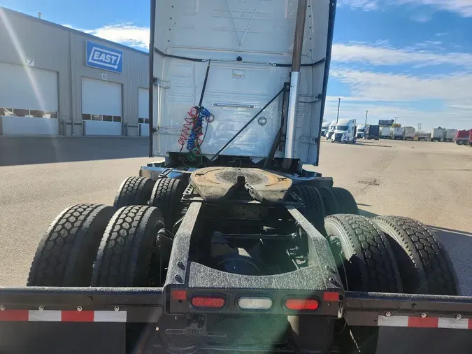 2023 VOLVO VNL64T860