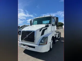 2017 VOLVO VNL64TRACTOR