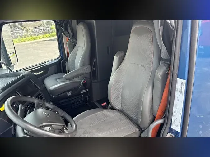 2021 VOLVO VNL760
