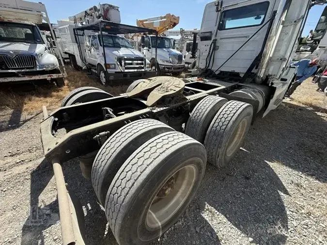 2012 VOLVO VNL64T300