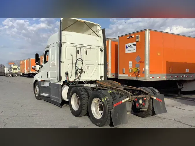 2021 Freightliner Cascadia 126bf00faf96aeaab6ced7d75642e21f39a