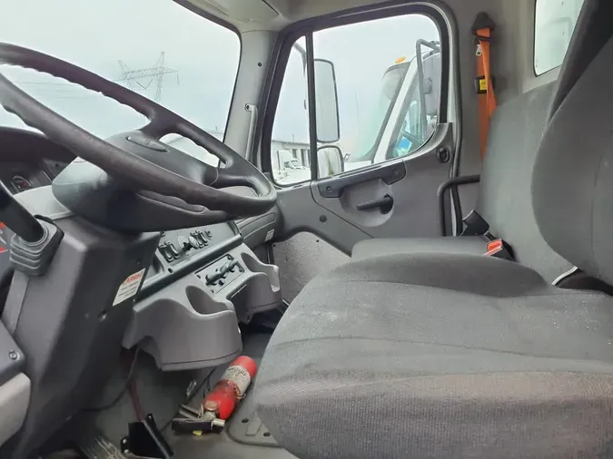 2019 FREIGHTLINER/MERCEDES M2 106