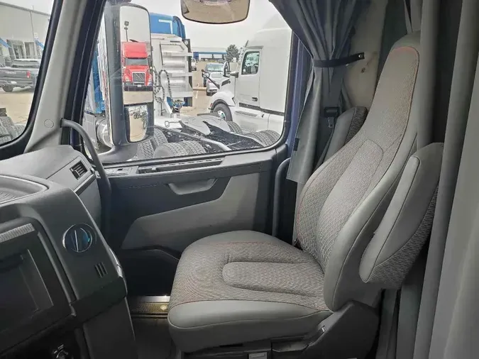 2025 VOLVO VNL64T860
