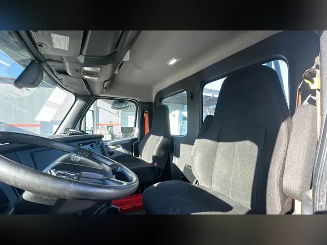 2020 Freightliner Cascadia 126