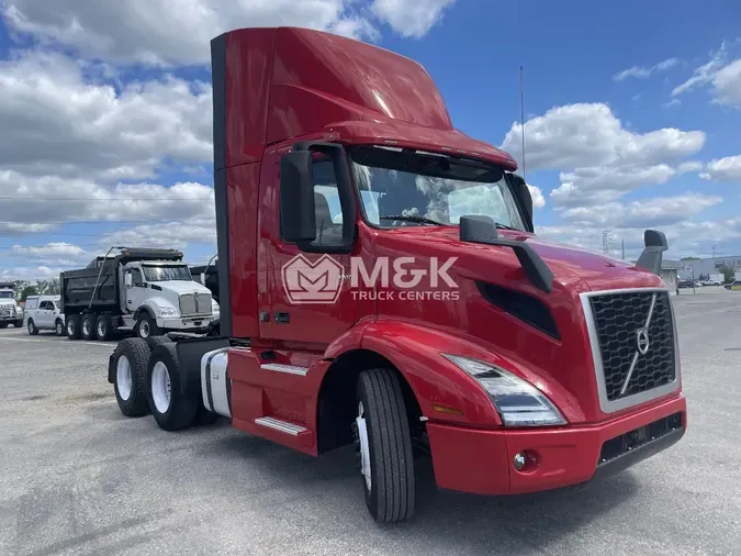 2020 VOLVO VNR64T300