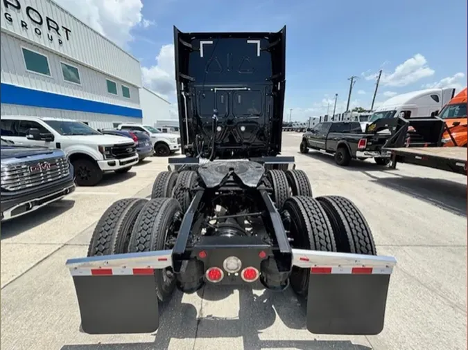 2023 Freightliner Cascadia 126