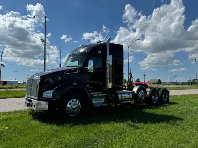 2021 Kenworth T880