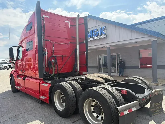 2020 VOLVO VNL64T760