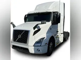 2023 Volvo VNR64T400