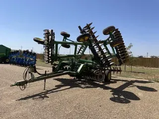 2011 John Deere 637