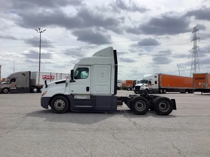 2021 Freightliner Cascadia 126