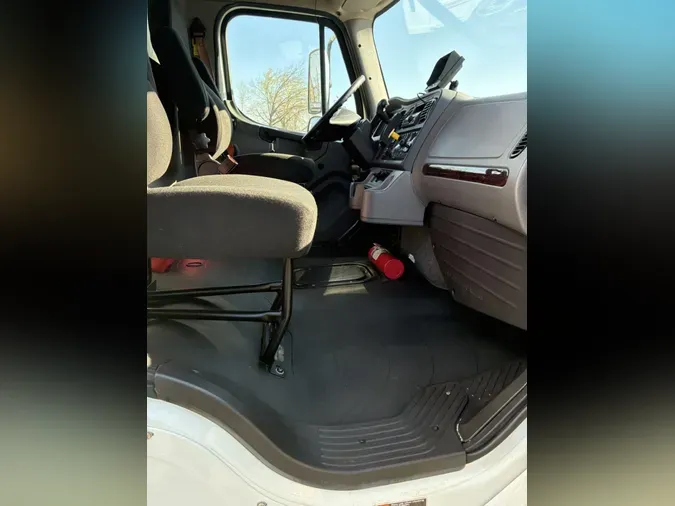 2020 FREIGHTLINER/MERCEDES M2 106