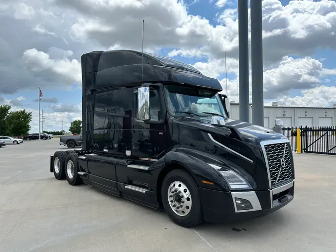 2025 VOLVO VNL64T740