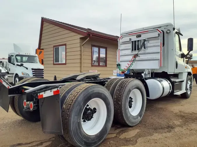 2017 FREIGHTLINER/MERCEDES CASCADIA 125
