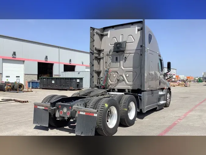 2021 Freightliner Cascadia 126