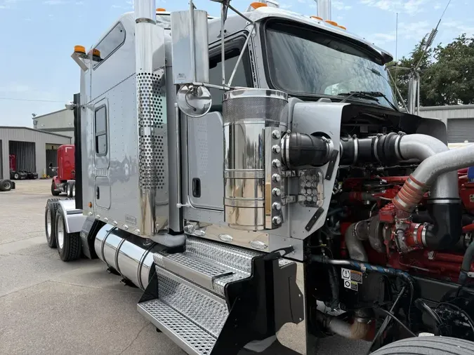 2020 Kenworth W900