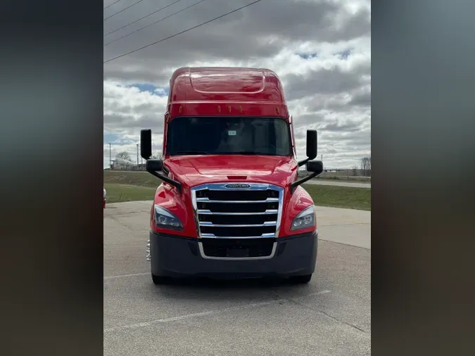2022 FREIGHTLINER Cascadia 126