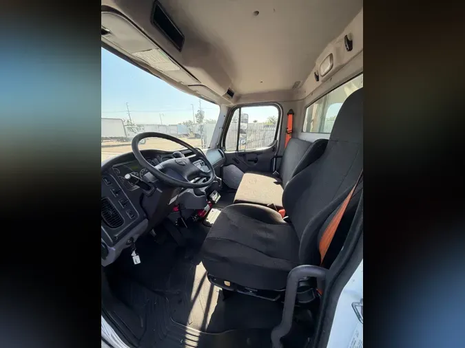 2016 FREIGHTLINER/MERCEDES M2 106