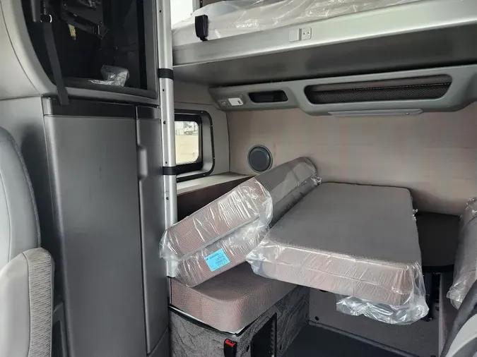 2023 VOLVO VNL64T860