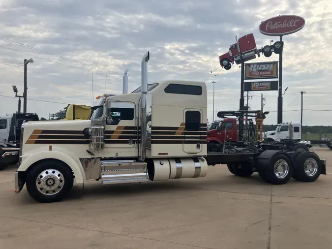 2024 Kenworth W900L