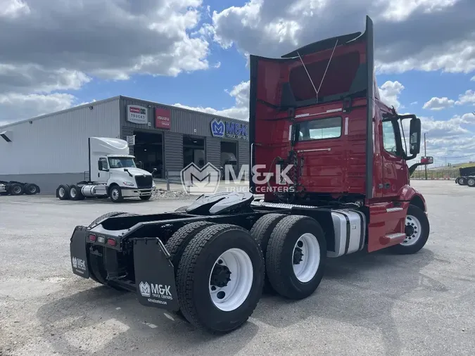 2020 VOLVO VNR64T300