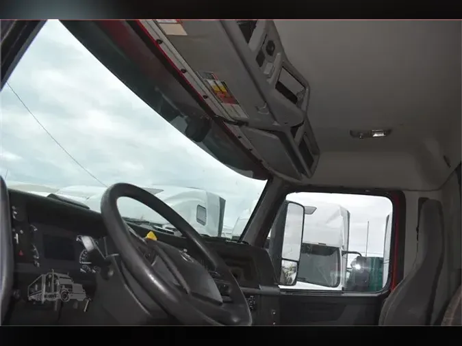 2019 VOLVO VNR64T300