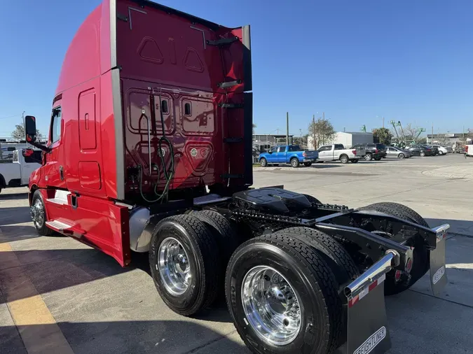 2020 Freightliner Cascadia 126