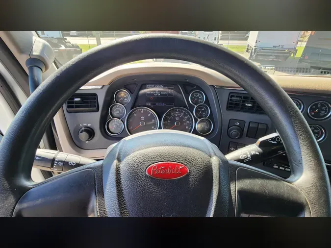 2022 Peterbilt 579