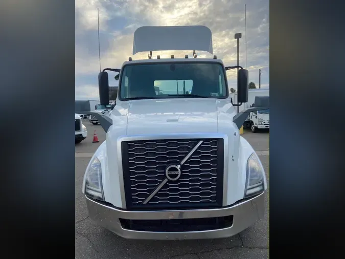 2019 VOLVO VNL64T-300