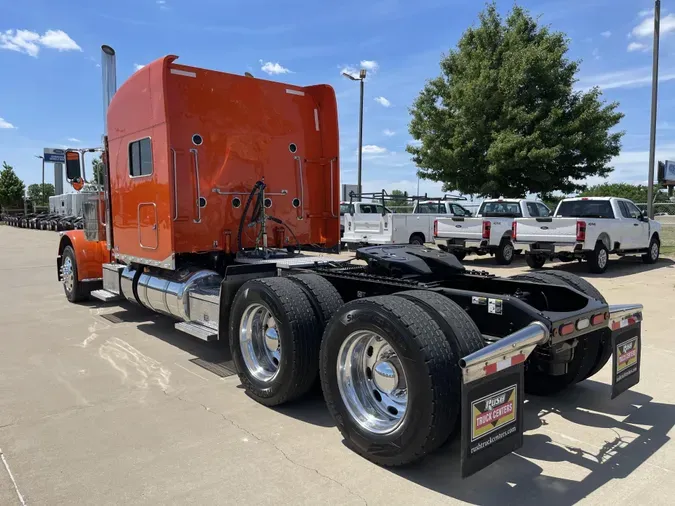 2022 Peterbilt 389