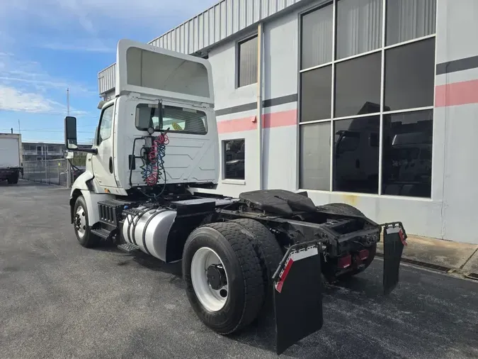 2019 NAVISTAR INTERNATIONAL RH613 DAYCAB S/A