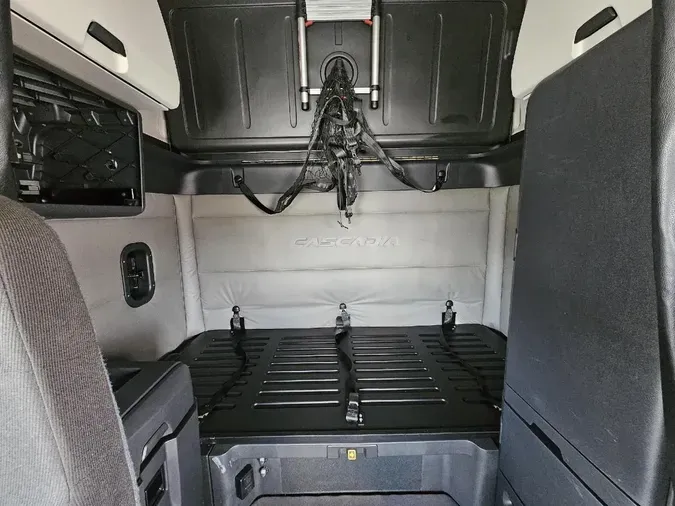 2021 FREIGHTLINER Cascadia 126