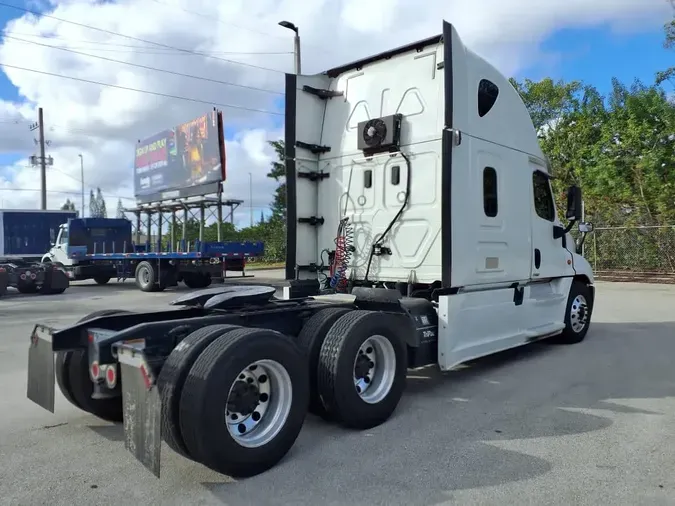 2017 FREIGHTLINER/MERCEDES CASCADIA 125