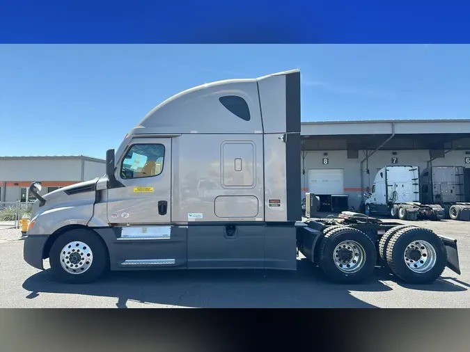 2025 Freightliner Cascadia 126