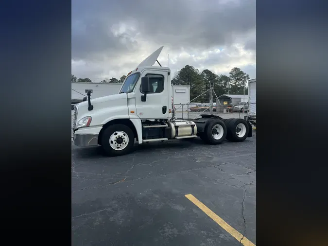 2018 FREIGHTLINER/MERCEDES CASCADIA 125