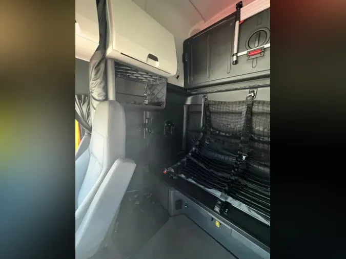 2023 FREIGHTLINER Cascadia 126