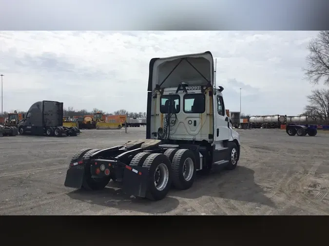 2020 Freightliner Cascadia 126