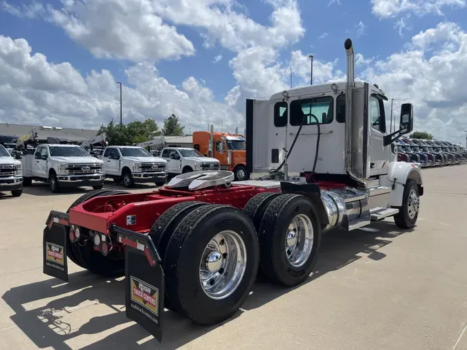 2022 Peterbilt 567
