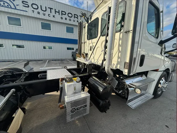 2022 Freightliner Cascadia 126