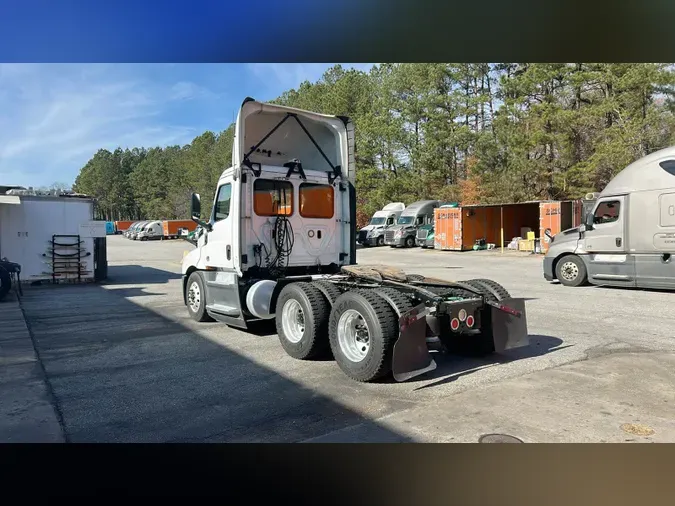 2019 Freightliner Cascadia 126