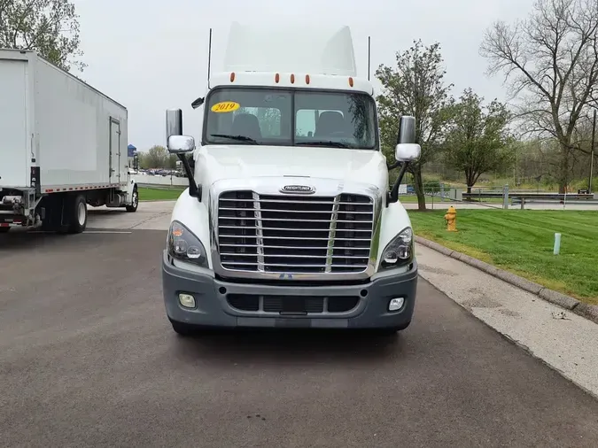 2019 FREIGHTLINER/MERCEDES CASCADIA 125