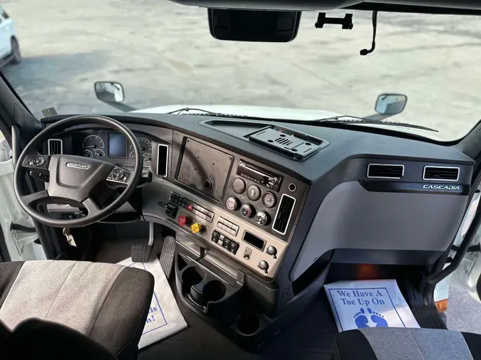 2020 FREIGHTLINER CASCADIA 126