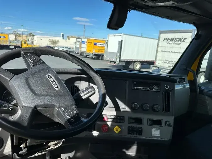 2019 Freightliner T12664ST