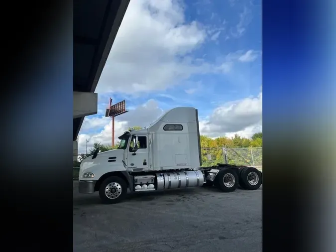 2015 MACK CXU613