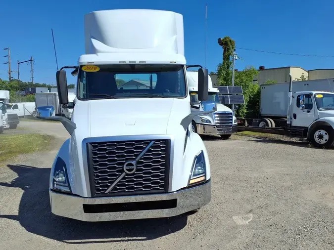 2019 VOLVO VNL64T-300