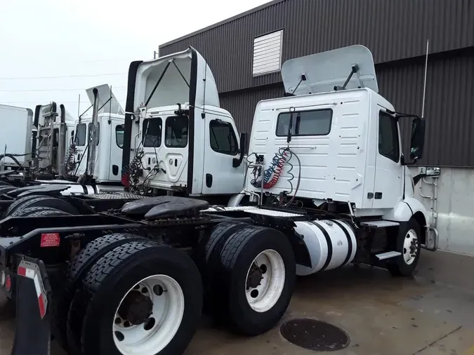 2019 VOLVO VNL64T-300