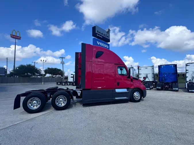 2020 FREIGHTLINER CASCADIA 126